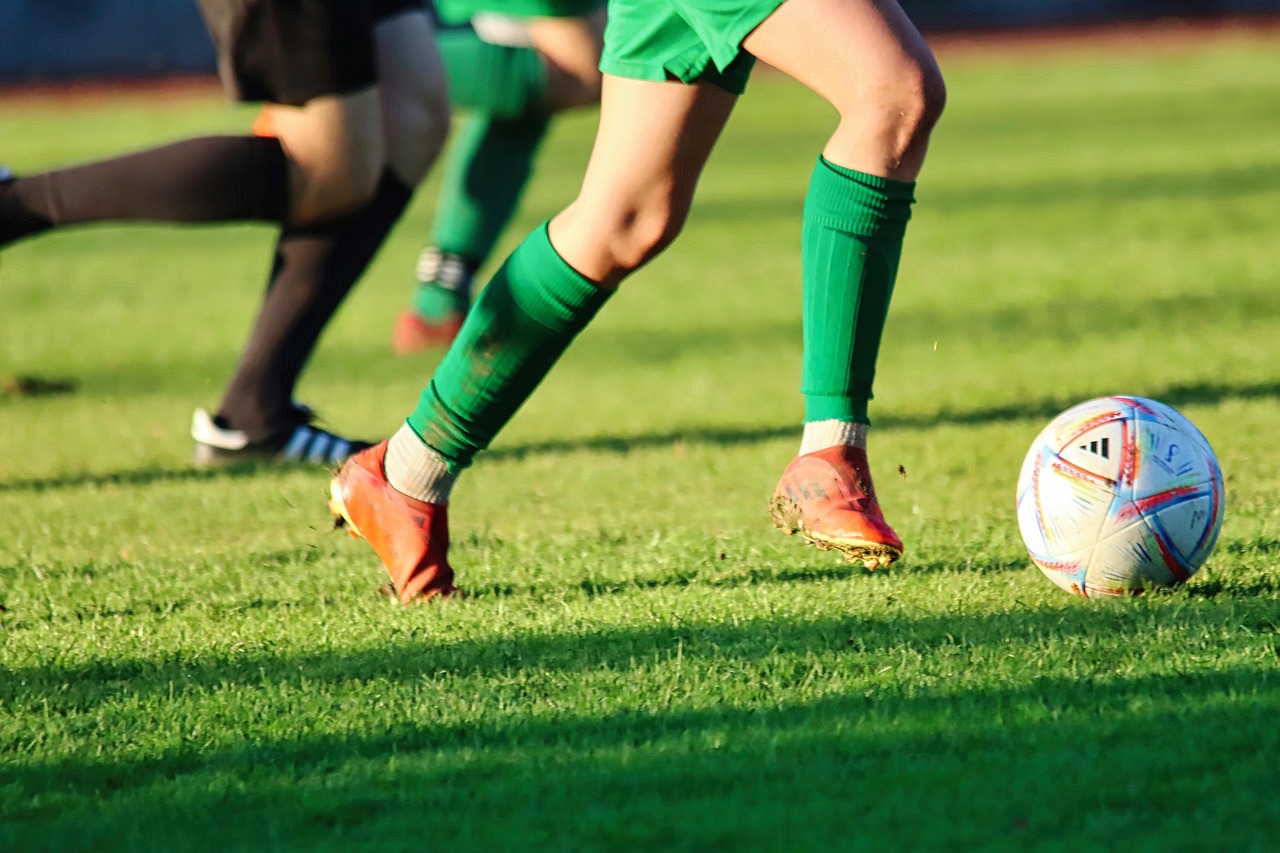 Women's Football Stars Shine: Dumornay and Knaak Light Up European Action