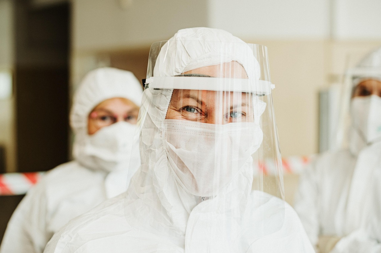 Health Experts Debate New Ebola Quarantine Plan in Kenya