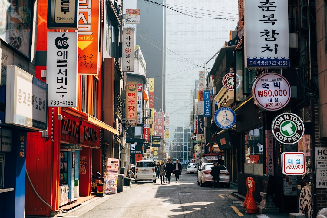 Korean Won Hits 17-Year Low, Pension Funds Buy Stocks Amid Travel Surplus 본문 이미지