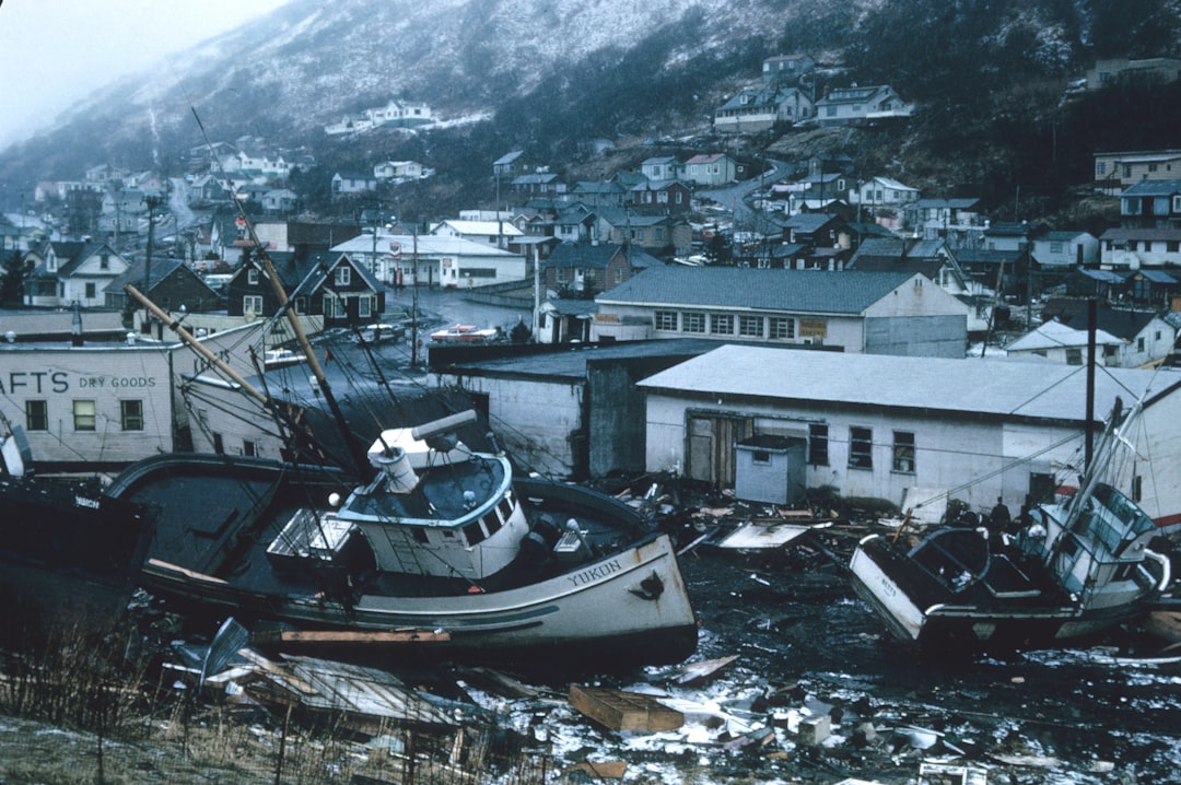 Japan Earthquake Crisis: Rescue Efforts Continue Amidst Intense Aftershocks 본문 이미지