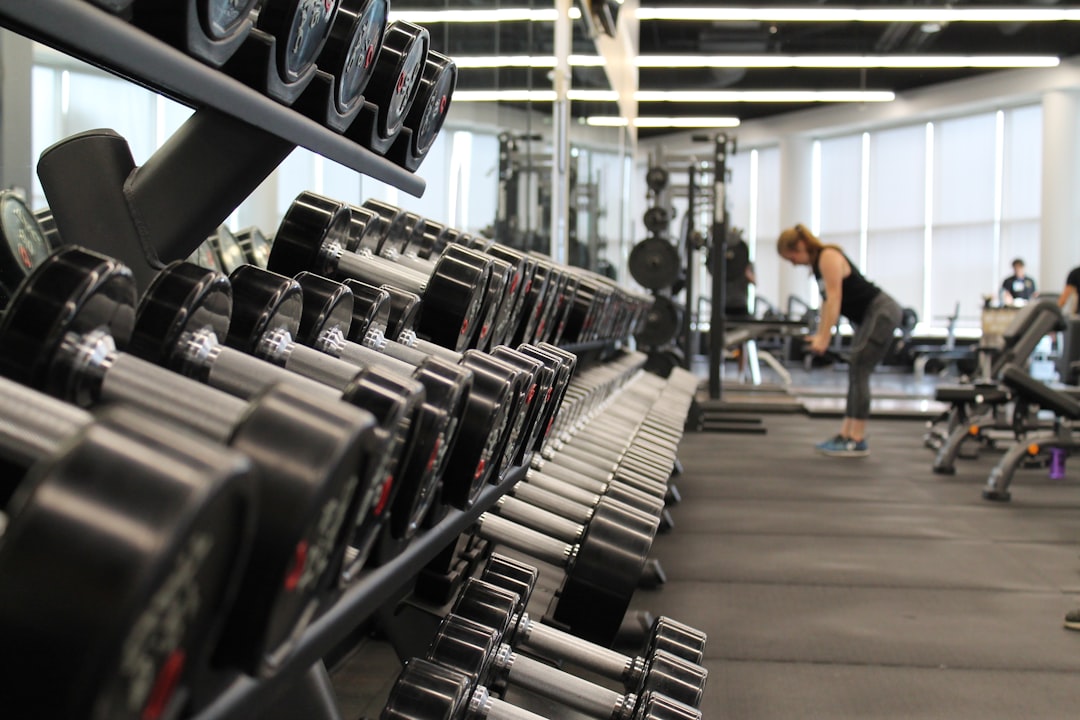 Mastering Gym Etiquette: How Respectful Behavior Creates Better Workouts 본문 이미지